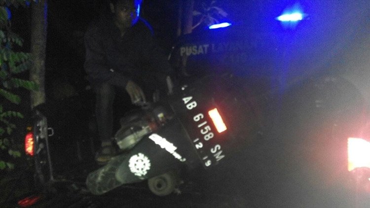 sepeda motor korban saat dievakuasi petugas kepolisian Polsek Paliyan. foto: dok. Polsek paliyan.