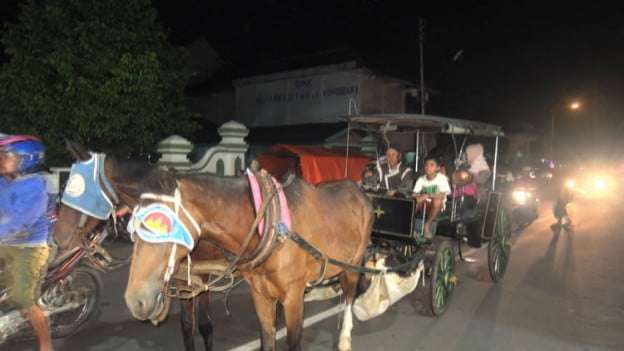 Menikmati Malam Minggu Di Alun Alun Wonosari Kh