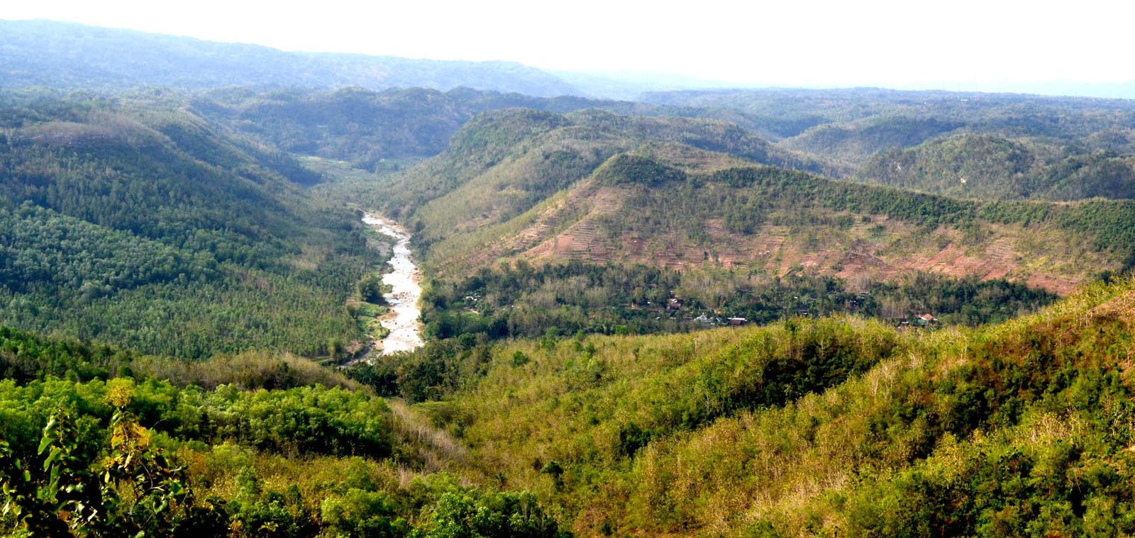 Visual Delta Kedung Wanglu dari kejauhan, Pinggir Sungai Oya